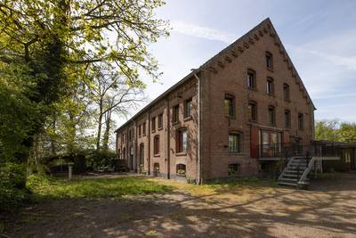 Beroemde B&B De Turffabriek in Griendtsveen heeft binnenkort misschien kunstzinnige nieuwe bewoners