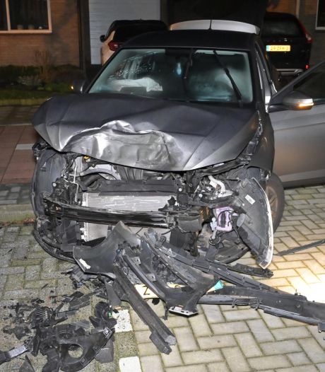 Auto loopt flinke schade op bij botsing met busje in Etten-Leur 