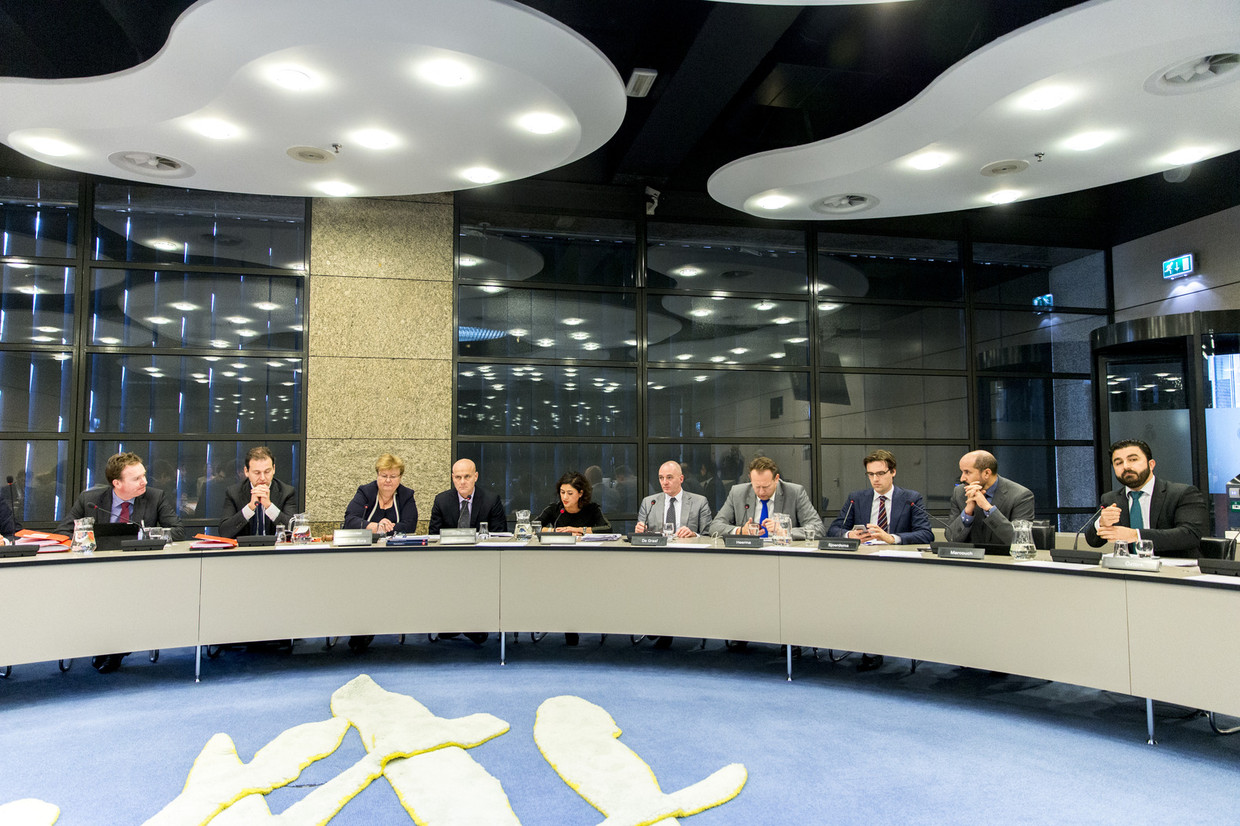 De Kamer overlegt met Asscher en Van der Steur over de preventie van radicalisering. Beeld anp