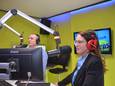Peter Schepens en Kirsten Cobbaut van radio PROS in de studio in Heldergem.
