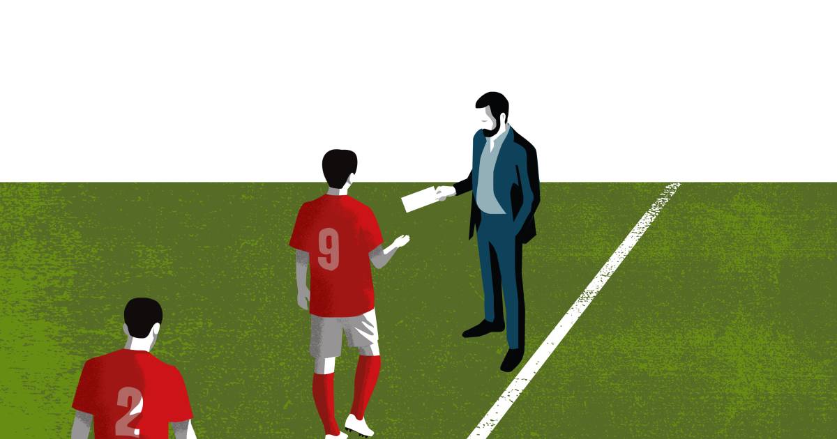 Hoe Nederlandse amateurvoetballers zwart dik verdienen in België: ‘Jij had je huis met cash kunnen kopen’