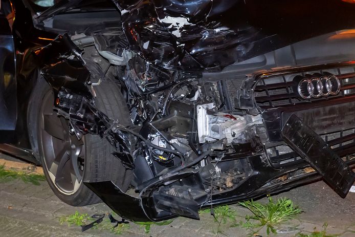 Botsing tussen twee auto's in Herpen.