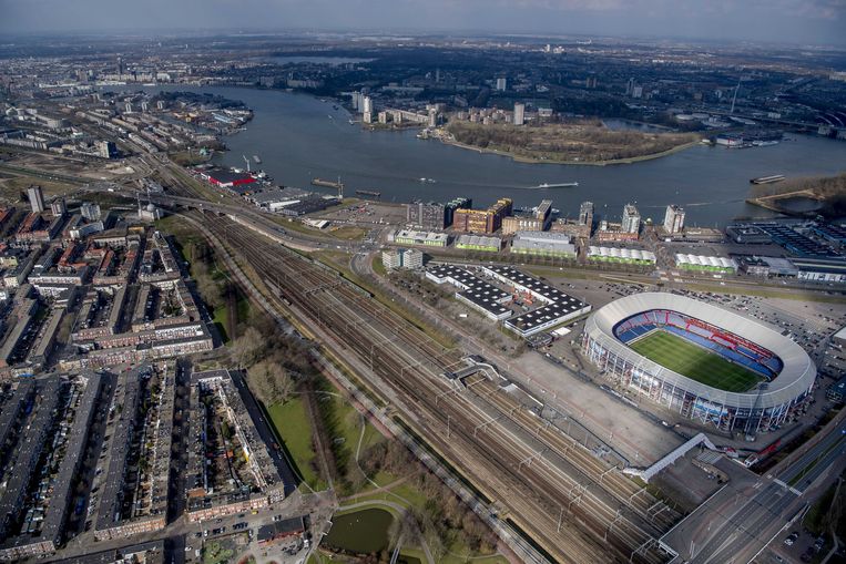  Een luchtfoto van Stadion Feijenoord, in de volksmond De Kuip, in Rotterdam. Beeld ANP