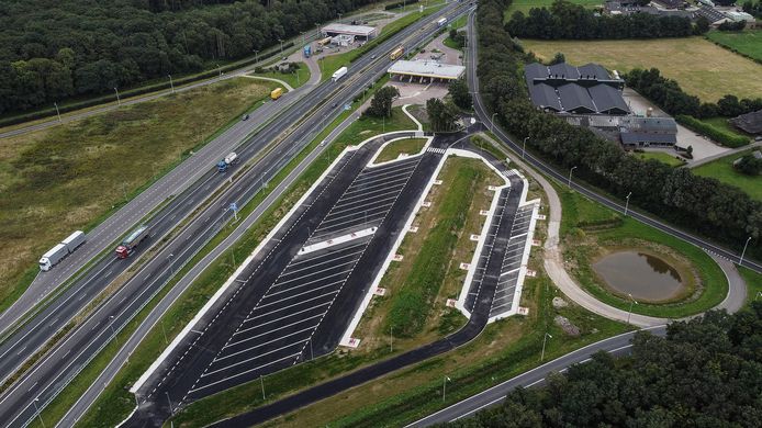 De nieuwe parkeerplaats langs de A12, kort voor de Duitse grens.