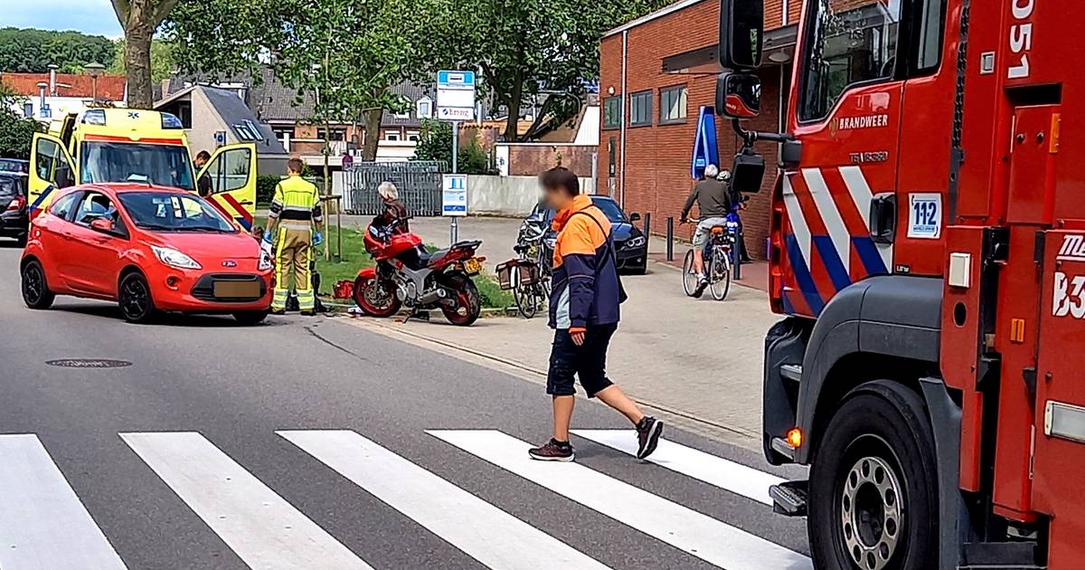 Motorrijder ernstig gewond door botsing met auto in Groesbeek.