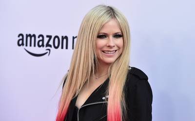 Twintig jaar na haar hitsingle: Avril Lavigne gaat film maken van ‘Sk8er Boi’