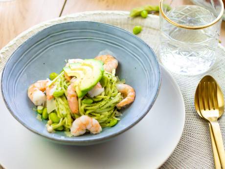 Wat Eten We Vandaag: Spaghetti met avocadopesto en garnalen