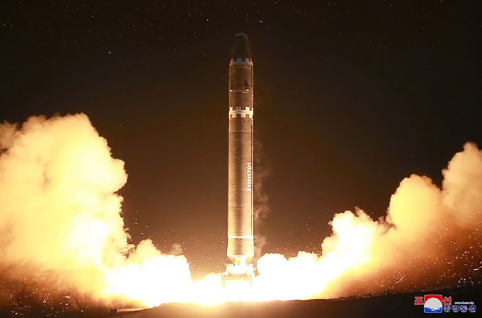 Zuid-Korea stelde vorige week al dat de geteste Hwasong-15-raket een afstand van meer dan 13.000 kilometer kan overbruggen.