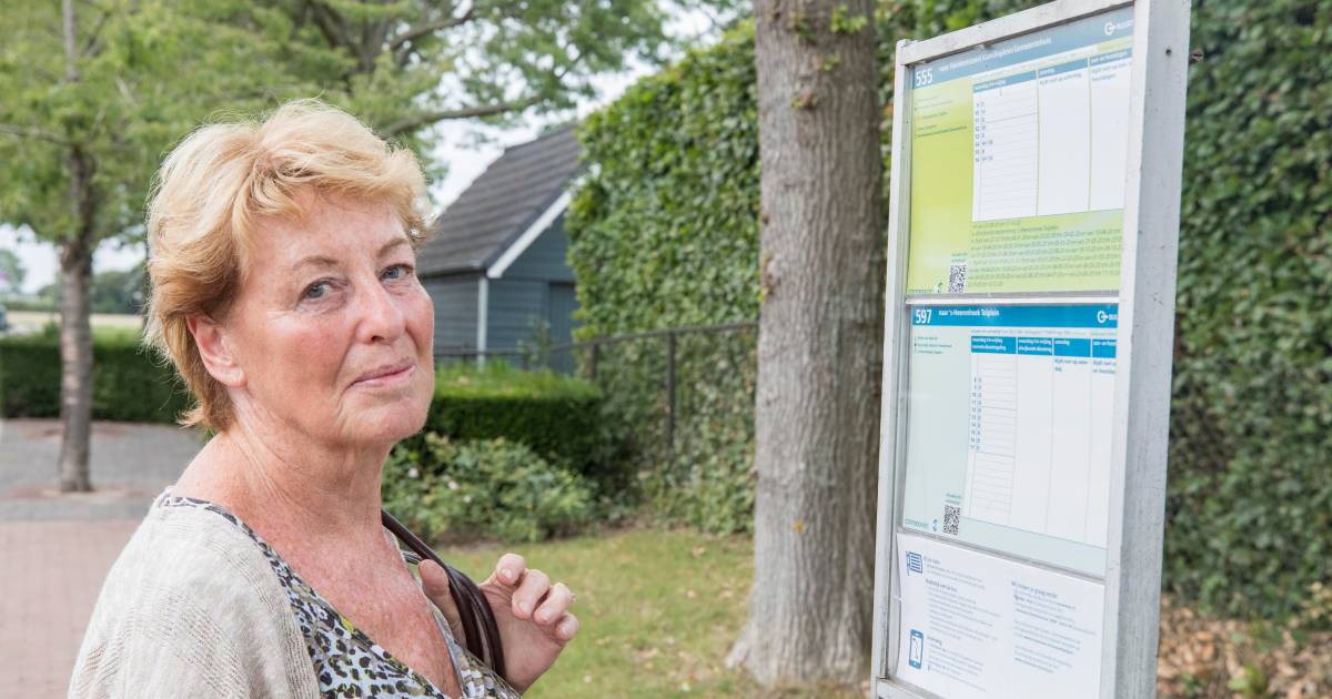 Door corona staan de buurtbussen stil. Daar zit je dan in een Zeeuws dorp. ‘Ik ben aan huis gekluist
