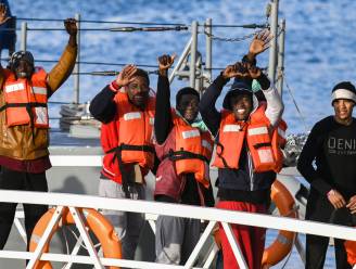 Oplossing voor 49 migranten die vastzitten op schepen in Maltese wateren: acht Europese landen bereid om onderdak te bieden