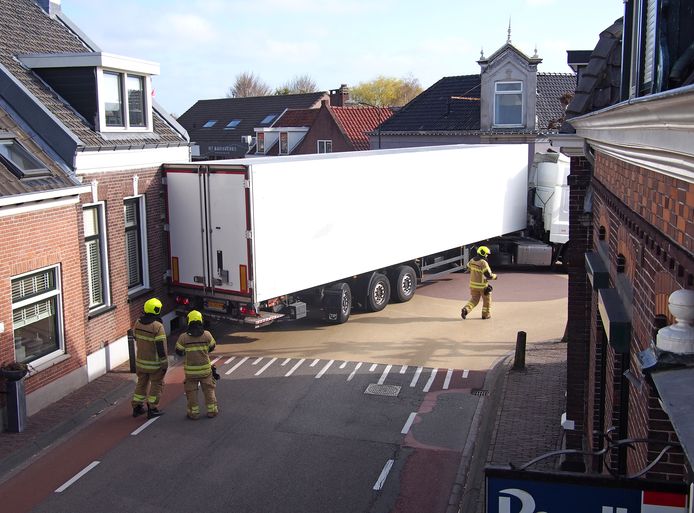 Onlangs ging het nog mis met een vrachtwagen in Groot-Ammers.