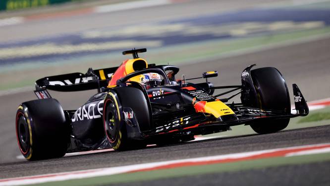 Max Verstappen is nog zoekende en kan niet tippen aan Fernando Alonso