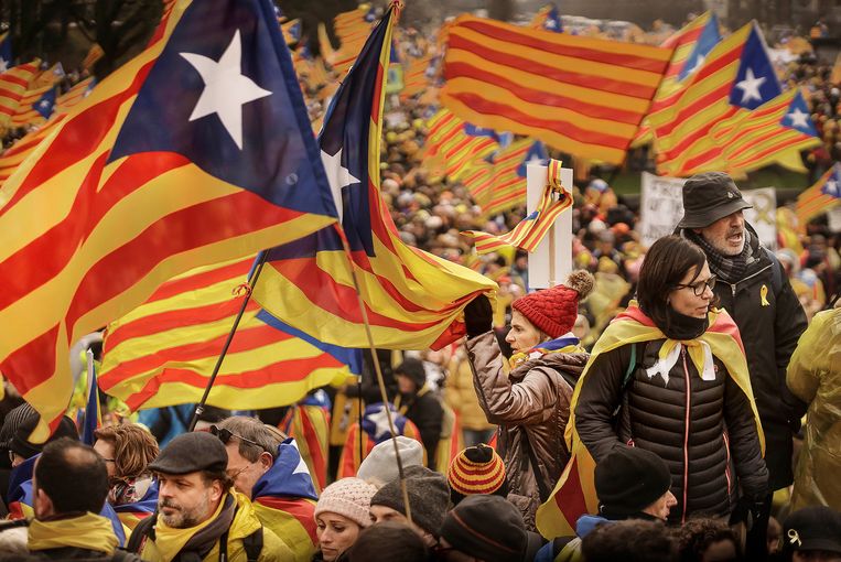 De Europese wijk werd overrompeld door Catalanen, maar de betoging verliep rustig. Beeld Eric de Mildt