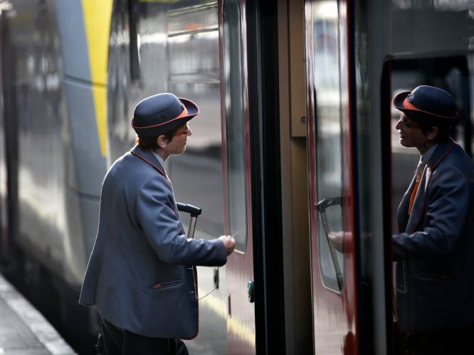 Agressie tegen treinbegeleiders neemt verder toe: “Vrouw alleen op probleemlijn. Dan krijg je dit”
