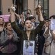 Vrouwen over de hele wereld knippen haar af uit solidariteit met overleden Iraanse Mahsa Amini