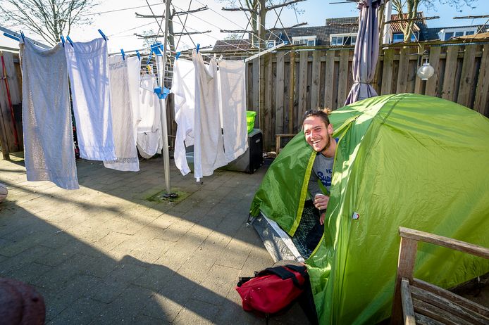 Matheus Zachariotti was enkele dagen ‘gast’ in de achtertuin van Ria Hoogstad toen hij dakloos werd.