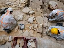 Archeologen ontdekken schat aan graven en standbeelden onder afgebrande Notre-Dame