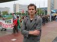 Vertegenwoordiger van protestgroep ‘Engineering Solidarity Palestine Delft’ Michael Parents dient donderdagochtend een verzoek in bij het College van Bestuur van de TU Delft.