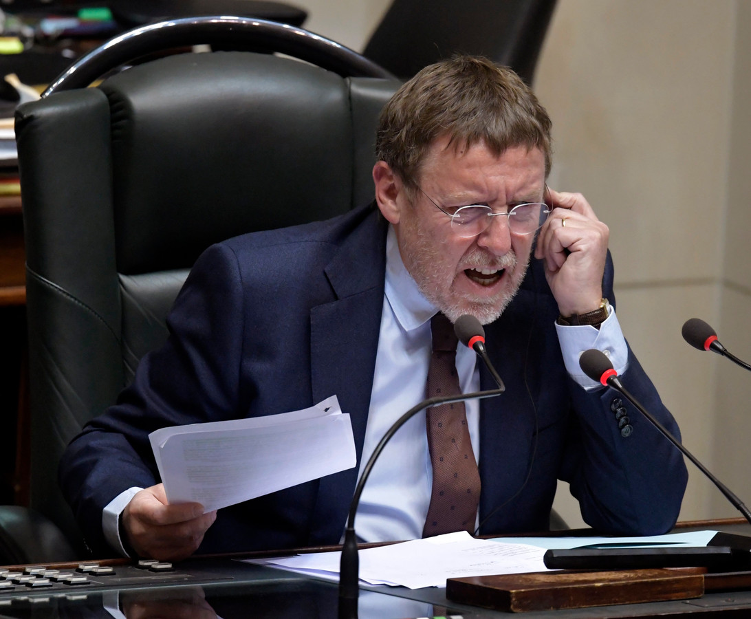 Exjournalist Siegfried Bracke kritisch voor VRT “Qua transparantie op