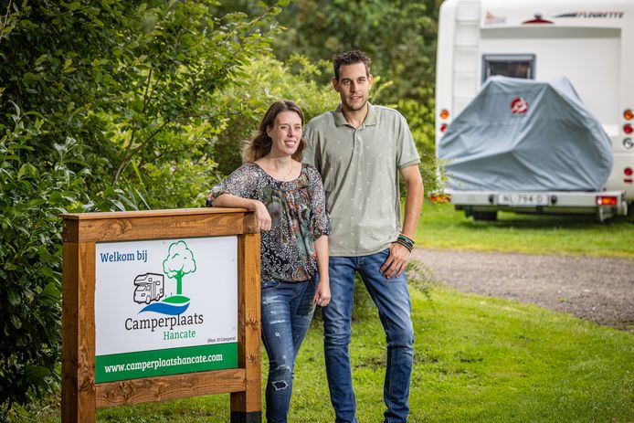 Ruben Jansen of Lorkeers en Ilze Hones zijn eigenaar van camperplaats Hancate.