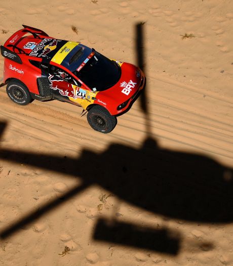 Fransman Sébastien Loeb wint Dakar-etappe: ‘Werd een strijd tussen twee echte rallyrijders’