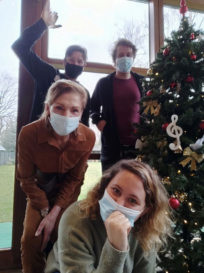 Thomas met collega's Stiene, Becky en Tuur. Becky (vooraan) overleed vorig jaar deze tijd.