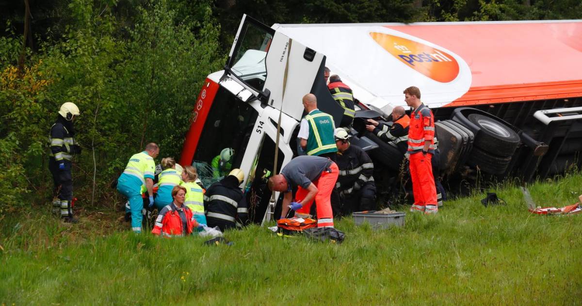 Vrachtwagenchauffeur uit Nieuwkuijk overleden na eenzijdig ongeval N2 bij Eindhoven.
