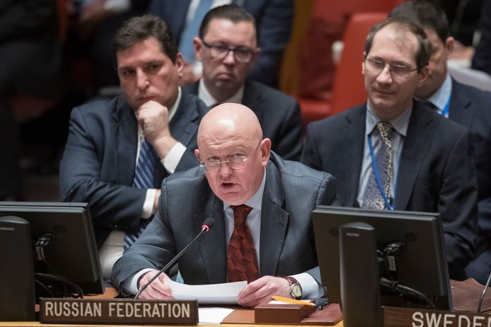 De Russische ambassadeur bij de VN, Vassily Nebenzia. Rusland, dat de speciale zitting had samengeroepen, wil de tekst in zijn huidige vorm niet goedkeuren omdat niet duidelijk omschreven is welke jihadistengroepen niet in de wapenstilstand mogen worden opgenomen.