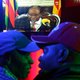 President Mugabe afgezet door regeringspartij, weigert af te treden