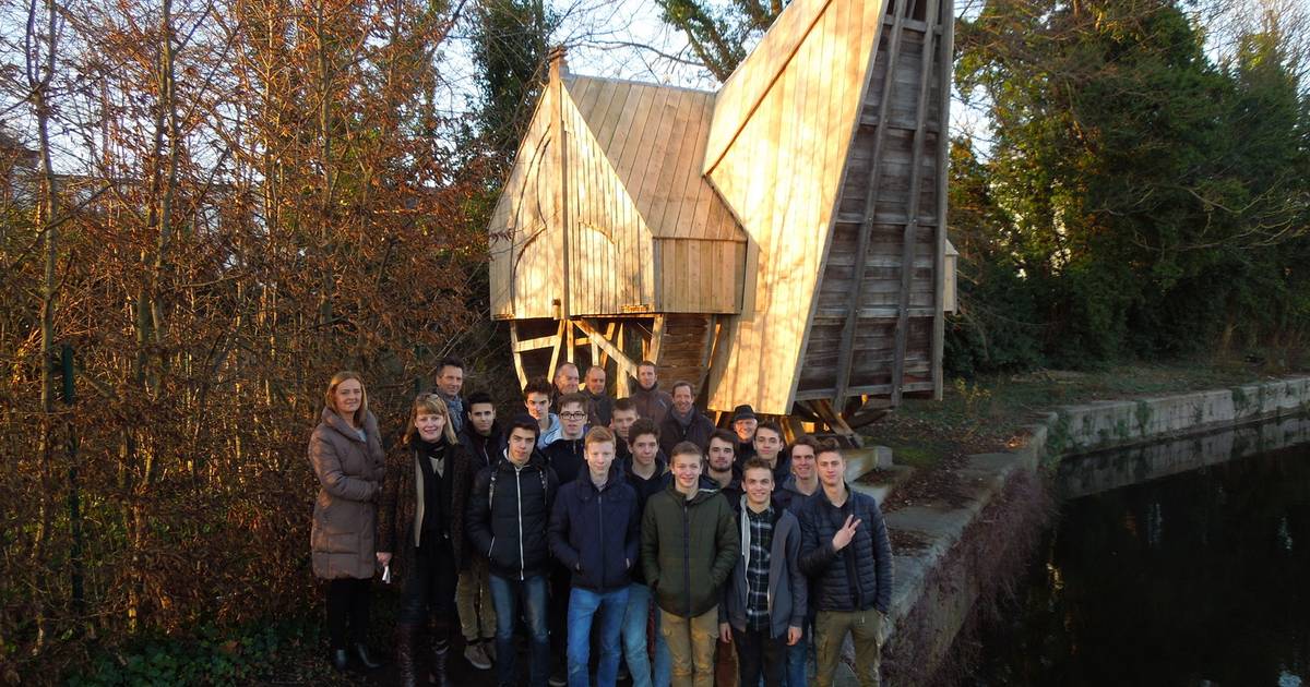 bruid partner Poëzie VTI-leerlingen restaureren middeleeuwse kraan | Brugge | hln.be