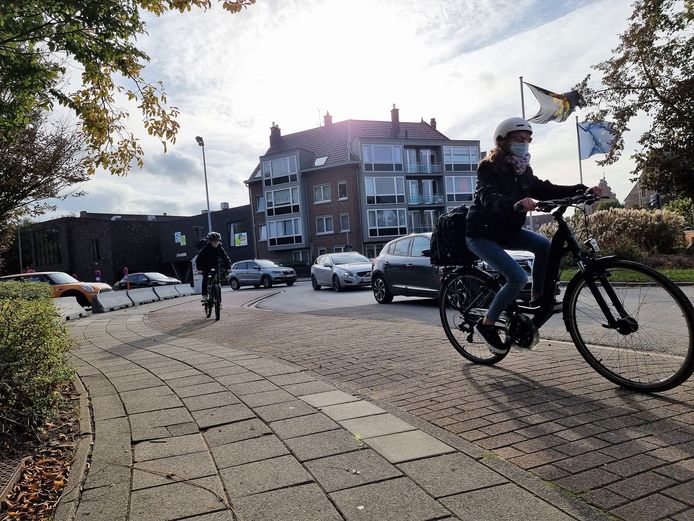 Op de Slingerweg kunnen fietsers binnenkort ook gewoon op de rijbaan fietsen omdat het fietspad er verdwijnt