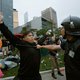 Hevige rellen in Hongkong: betogers liggen bewusteloos op straat