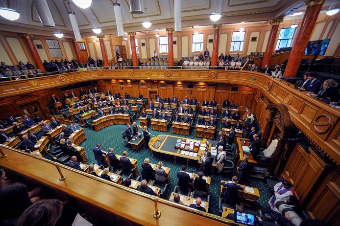 Het Nieuw-Zeelandse parlement betuigt respect aan de slachtoffers.