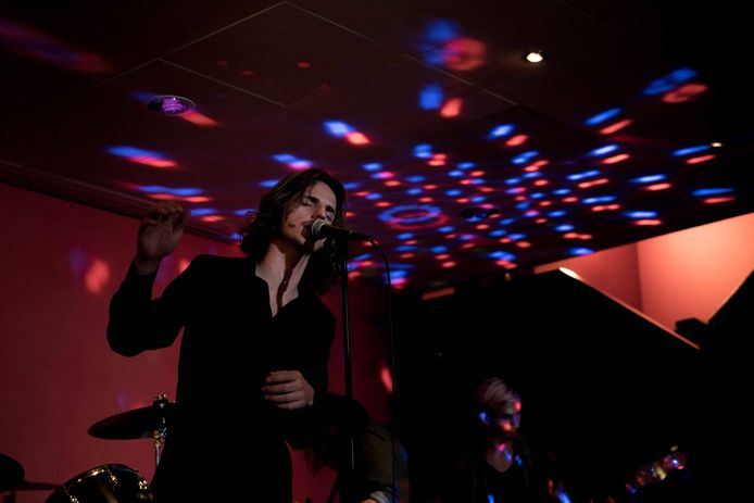 Tijdens de Popronde Delft spelen veelbelovende bandjes en artiesten in verschillende kroegen en cafés in de stad.