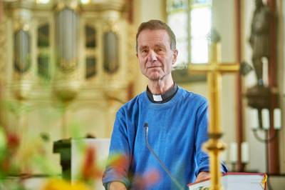 Pastoor Grubben past op de parochie die Frits Ouwens voorgoed verliet: ‘Voor diensten heb ik weinig 