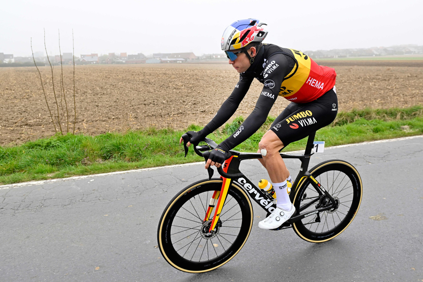 wout-van-aert-start-in-parijs-roubaix-met-zijn-gezondheid-gaat-het