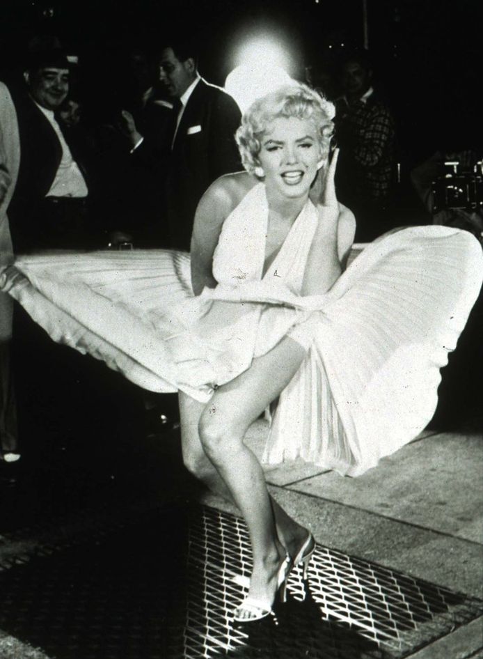 Marilyn monroe robe store