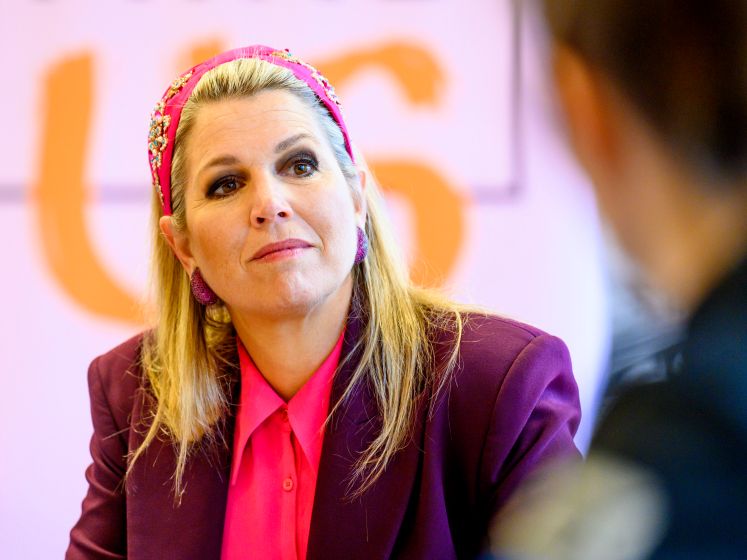 Moeders van twee prinsessen plaatsen zich met kledingkeuze bewust op de achtergrond