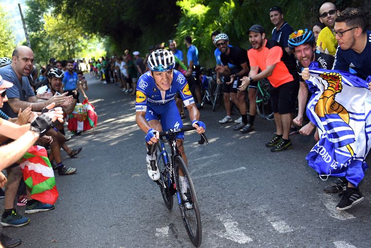Evenepoel in 2019 op weg naar zijn eerste overwinning in een klassieker: de Clásica San Sebastián. Beeld Photo News