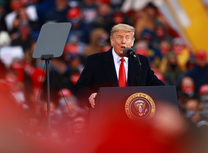 De Amerikaanse president Trump spreekt tijdens een rally in Muskegon, Michigan.