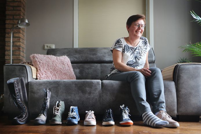 Rijen - Angèle Knaapen heeft het Complex regionaal pijnsyndroom (CRPS) en kan daardoor géén gewone schoenen aan haar rechtervoet verdragen. Iemand intressen in damesschoenen - enkel rechts - maatje veertig?