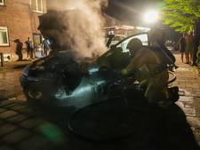 Auto zwaar beschadigd door brand in Helmond, oorzaak onbekend