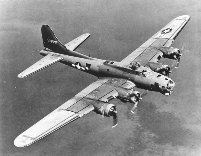 De zware bommenwerper werd massaal ingezet tijden de Tweede Wereldoorlog voor aanvallen op Duitse industrie en steden.