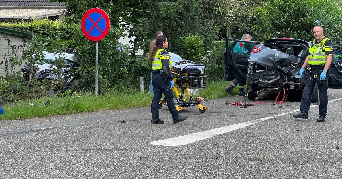 Auto belandt in tuin na botsing op kruising bij recreatieplas Bussloo.