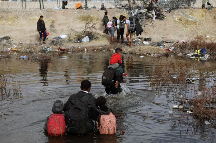 Migrants cross the Rio Grande border river on foot to enter the United States from Ciudad Juarez, Mexico.  (2/1/2024)