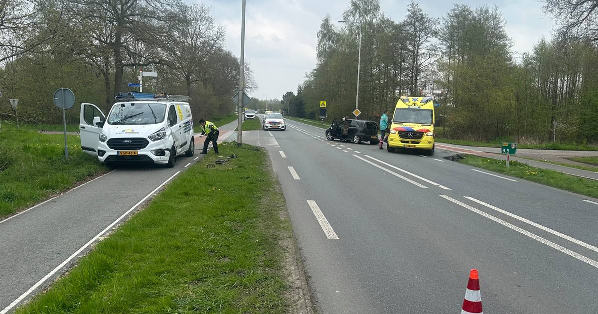 Twee gewonden bij aanrijding in Putten.