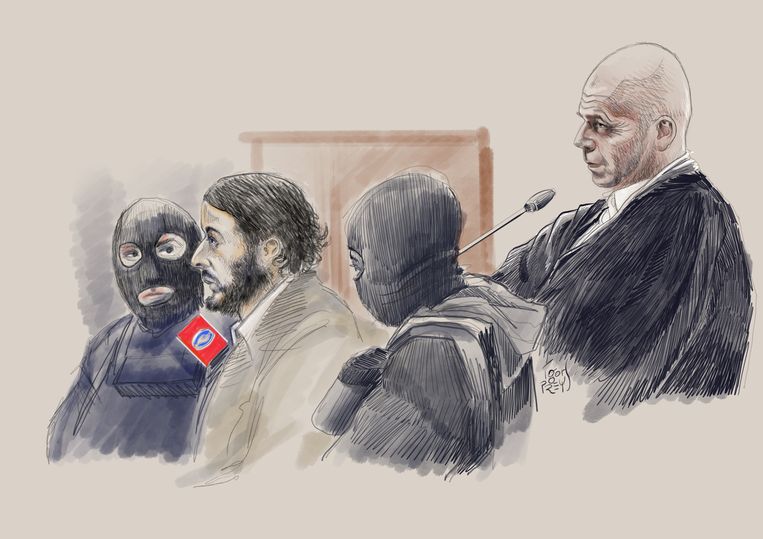 Salah Abdeslam en zijn advocaat Sven Mary. Beeld BELGA
