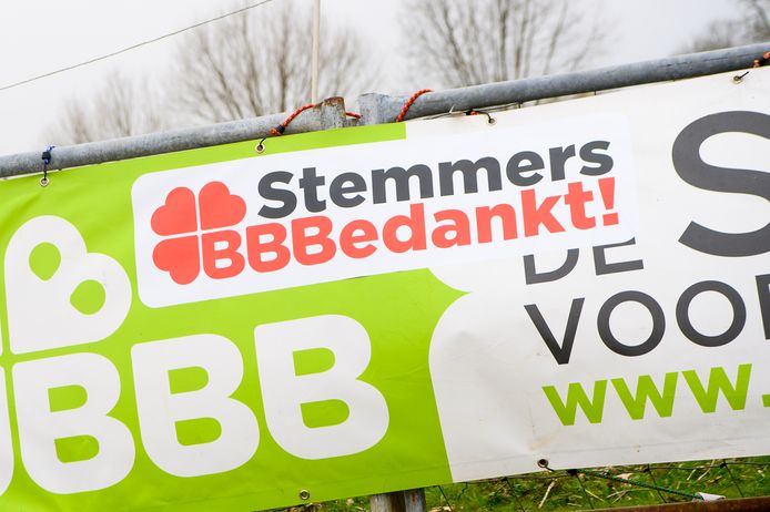 Op een spandoek bedankt de BoerBurgerBeweging de kiezers.
