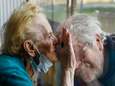 Verdwijnen bejaarden binnenkort weer achter glas wegens tekort aan testen? Preventieve testen personeel opgeschort