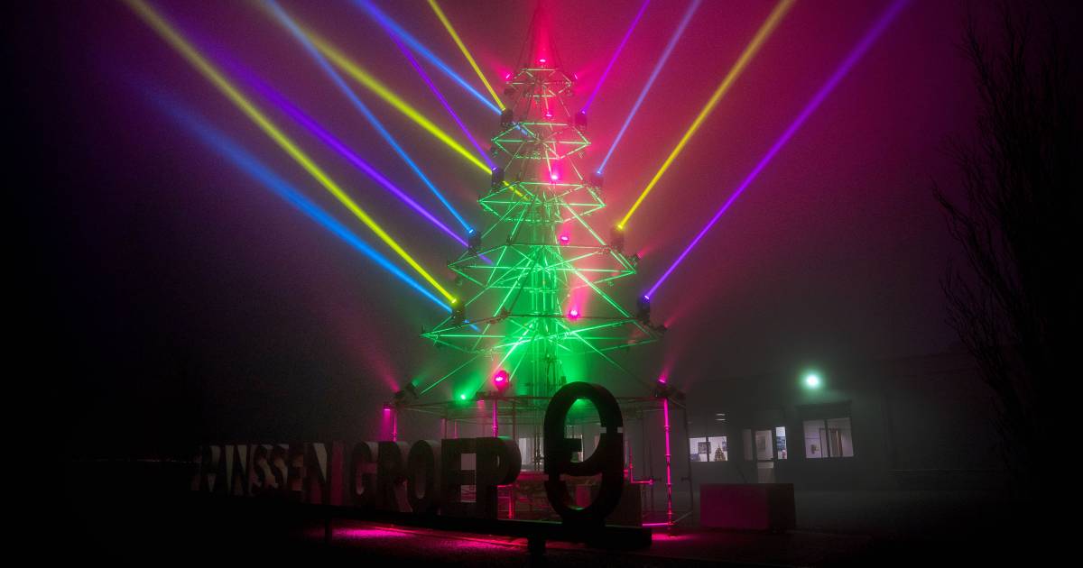 ‘Meer dan een steiger langs een gevel’ in Boven-Leeuwen: een kerstboom met lichtshow